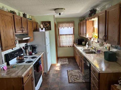 374 Clark, Gladwin, MI 48624 photo 3