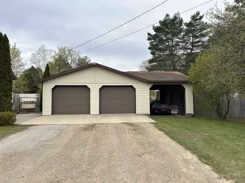 374 Clark, Gladwin, MI 48624 photo 2