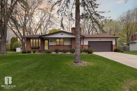629 Winters Eave Dr, Flushing, MI 48433
