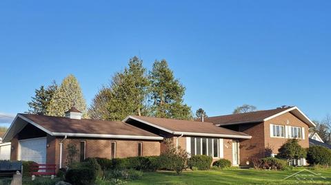 146 Cherry St, Hemlock, MI 48626
