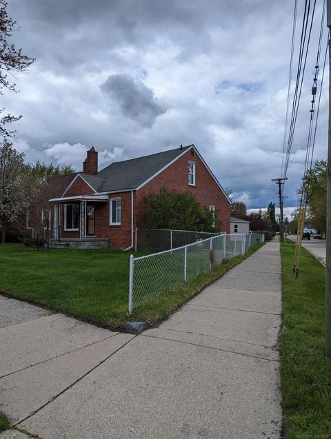 15735 Crescentwood, Eastpointe, MI 48021