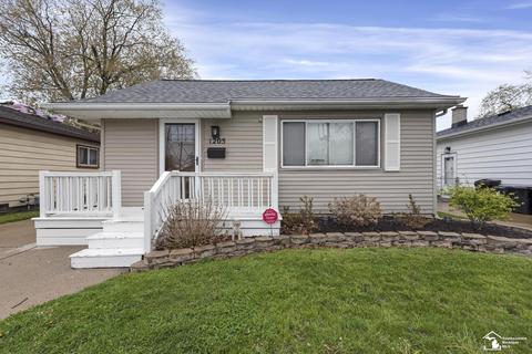 1205 Maple Blvd, Monroe, MI 48162 photo 2