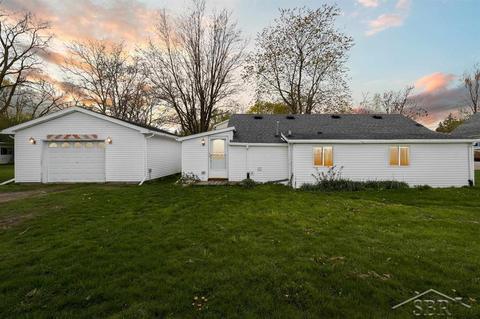 202 N Eighth St, Breckenridge, MI 48615