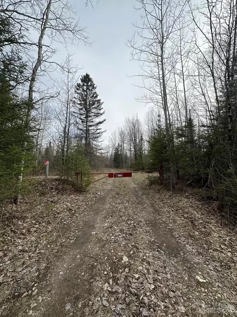 5045 275, Gladstone, MI 49837