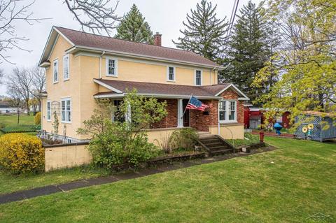 212 Division, Vassar, MI 48768