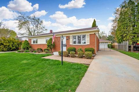 2821 Sparta Dr, Troy, MI 48083