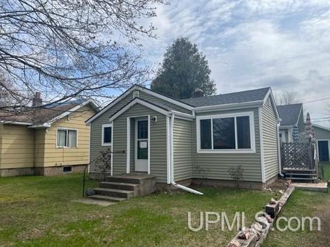 129 Hyland St, Kingsford, MI 49802