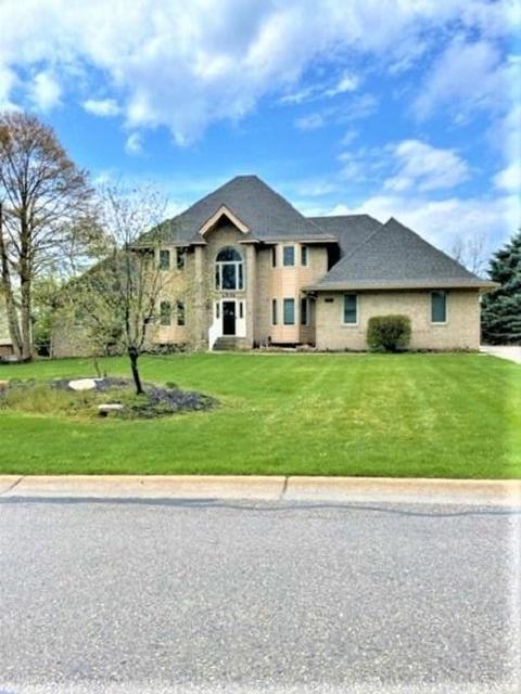 4332 Oak Pointe Dr, Brighton, MI 48116