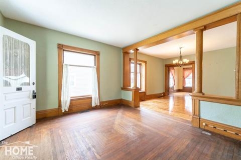 411 E Williams St, Owosso, MI 48867 photo 2