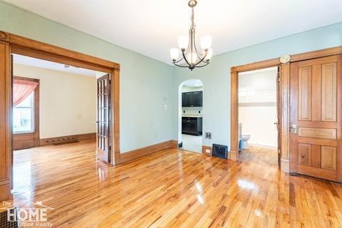 411 E Williams St, Owosso, MI 48867 photo 3