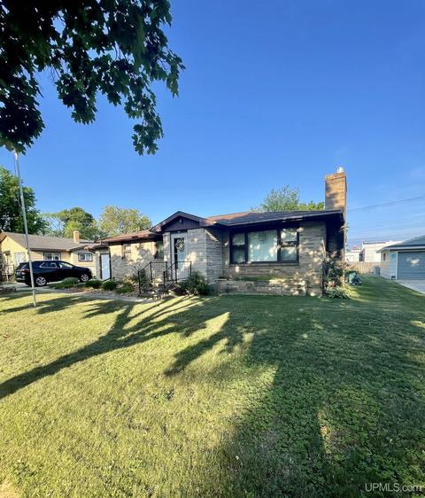 825 N 20th, Escanaba, MI 49829