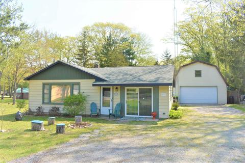 8964 Loxley Rd, Roscommon, MI 48653