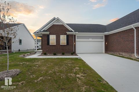 1407 Luxington Dr, Lapeer, MI 48446