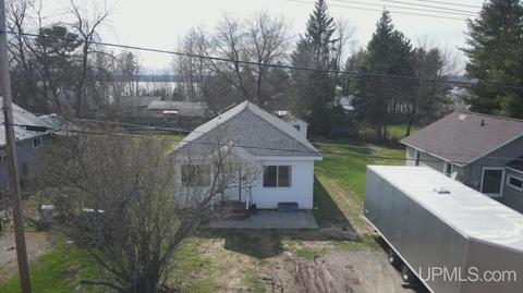 828 Louis St, L'anse, MI 49946