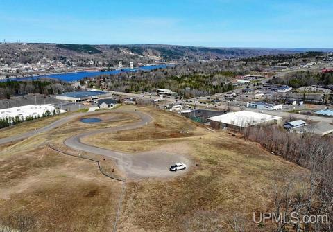 1001 Red Oak, Houghton, MI 49931