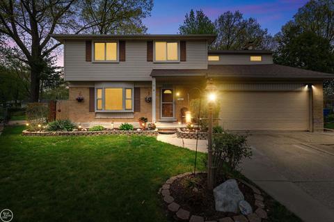 30052 Holly Ct, Warren, MI 48092