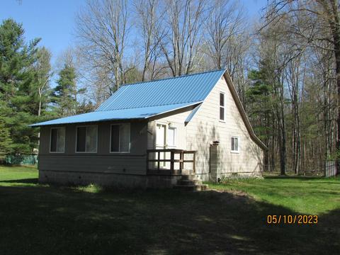 2330 Buck Rd, Harrison, MI 48625