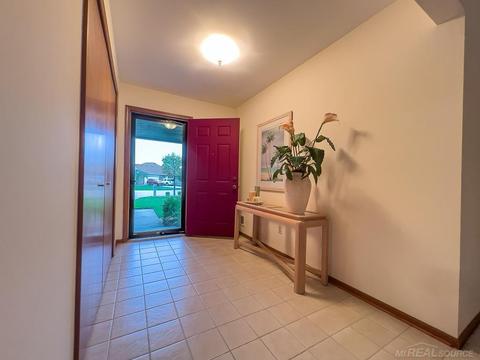2550 Ormsby Dr, Sterling Heights, MI 48310 photo 4