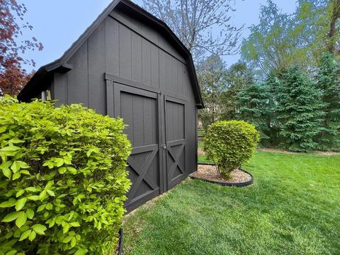 2550 Ormsby Dr, Sterling Heights, MI 48310 photo 3