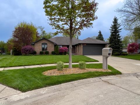 2550 Ormsby Dr, Sterling Heights, MI 48310 photo 1
