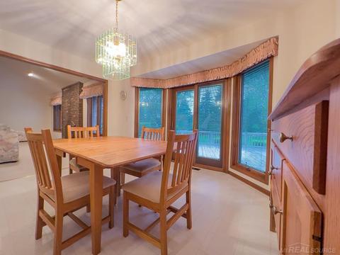 2550 Ormsby Dr, Sterling Heights, MI 48310 photo 8