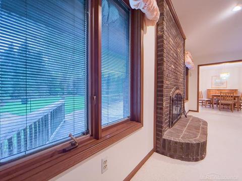 2550 Ormsby Dr, Sterling Heights, MI 48310 photo 6