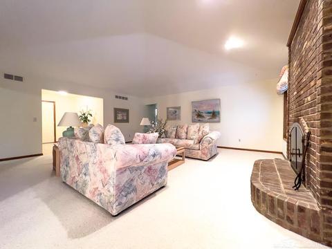 2550 Ormsby Dr, Sterling Heights, MI 48310 photo 7