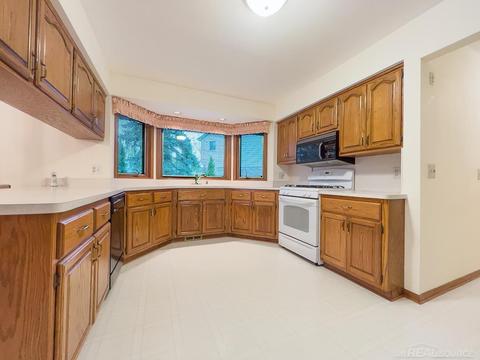 2550 Ormsby Dr, Sterling Heights, MI 48310 photo 9