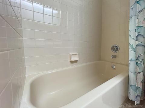 2550 Ormsby Dr, Sterling Heights, MI 48310 photo 19