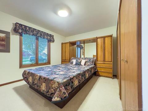 2550 Ormsby Dr, Sterling Heights, MI 48310 photo 17