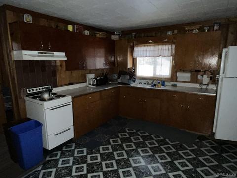 109 Barnhardt, Ishpeming, MI 49849 photo 3