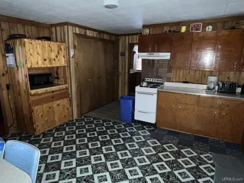 109 Barnhardt, Ishpeming, MI 49849 photo 2