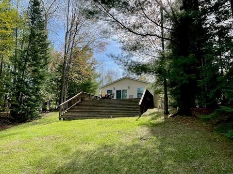 987 Lakeshore, Gladwin, MI 48624