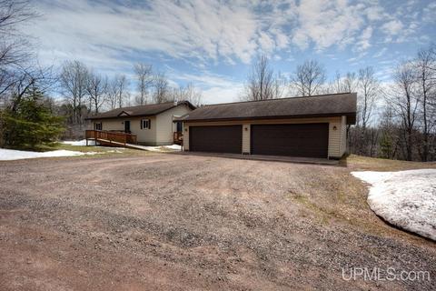 111 Tofty St, Ironwood, MI 49938