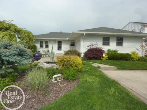 37725 Maplehill, Harrison Township, MI 48045