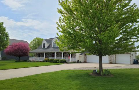 1219 Ivy Leaf Ct, Essexville, MI 48732