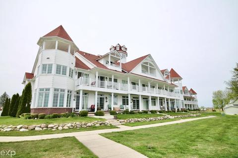 9976 Tashmoo Ln, Clay, MI 48001