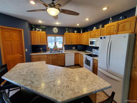319 E Broad St, L'anse, MI 49946 photo 5
