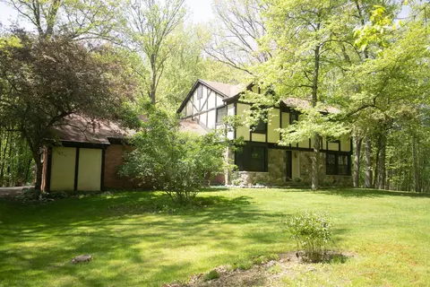3191 Jeanette, Chelsea, MI 48118