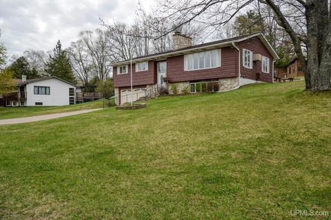 919 E St, Iron Mountain, MI 49801 photo 3