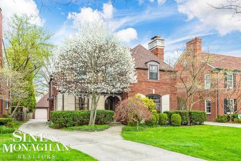 622 Lincoln Rd, Grosse Pointe, MI 48230