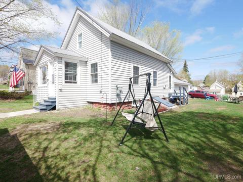 847 8th St, Lake Linden, MI 49945