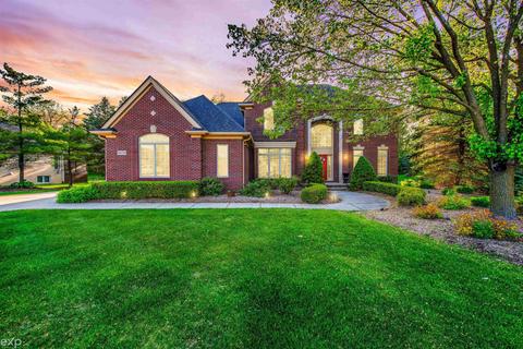 4636 Woodland Hls, Oakland Township, MI 48306
