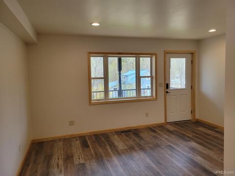 230 Marquette, Ishpeming, MI 49849 photo 9
