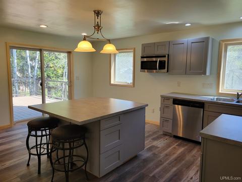 230 Marquette, Ishpeming, MI 49849 photo 2