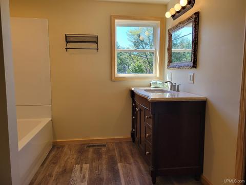 230 Marquette, Ishpeming, MI 49849 photo 15