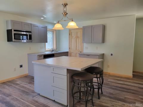 230 Marquette, Ishpeming, MI 49849 photo 3
