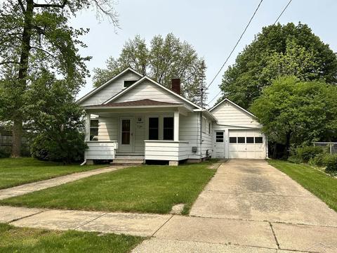 1709 Suncrist St, Midland, MI 48640