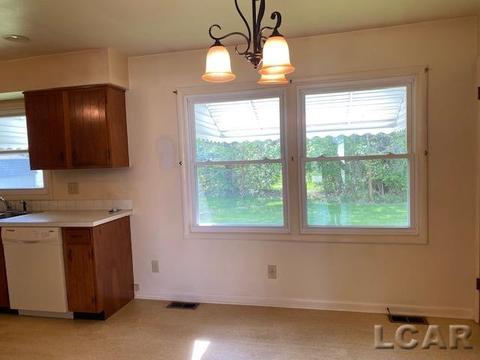 1318 Cherry Dr, Adrian, MI 49221 photo 7