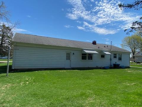 1318 Cherry Dr, Adrian, MI 49221 photo 2